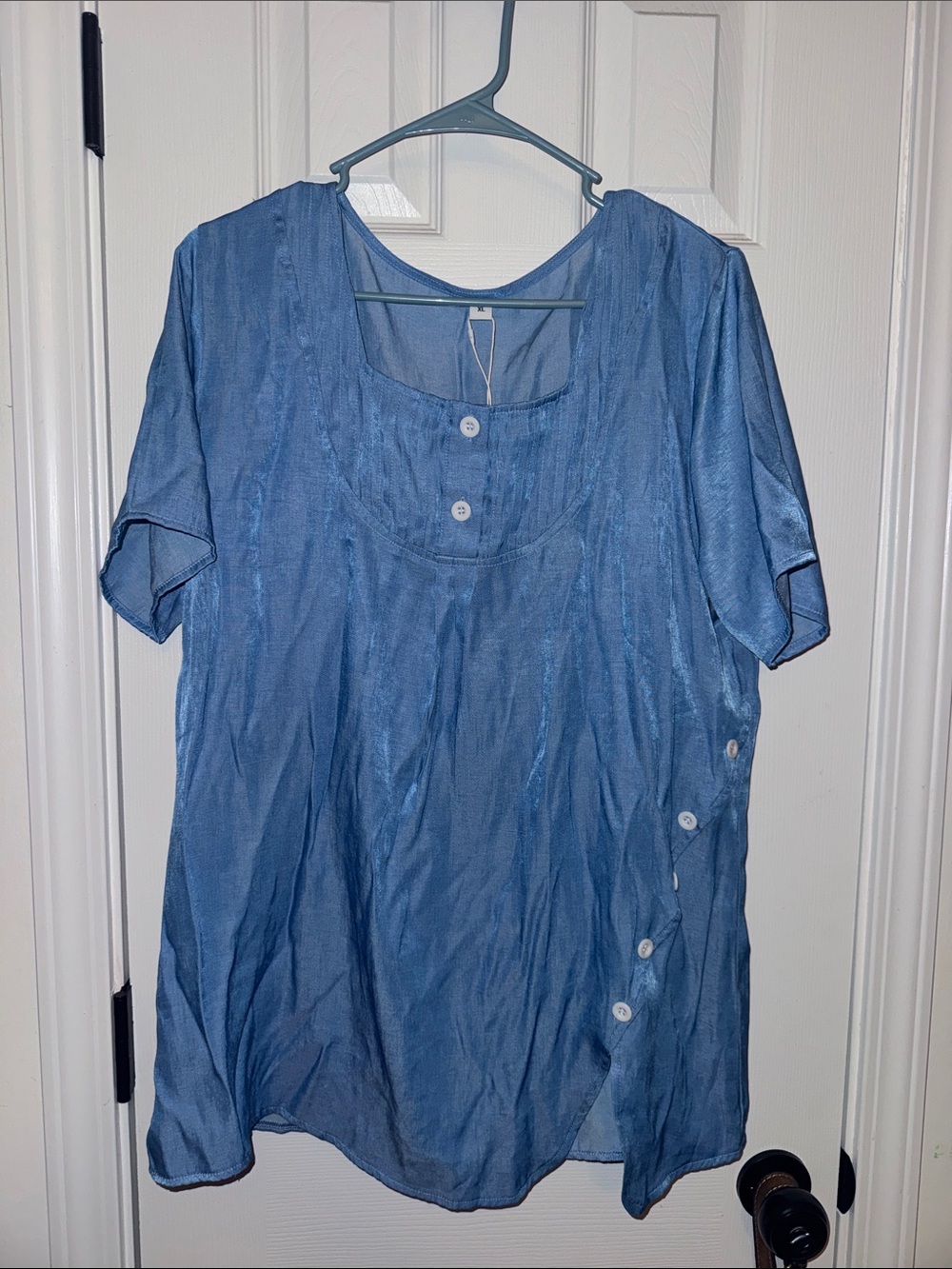 Women's Blue Short-Sleeve Button-Accent Blouse